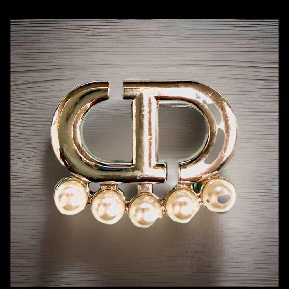 Silver-Tone Pearl Accent Women’s Fashion Brooch